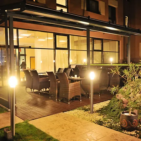 Melrose Apartment *